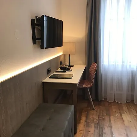 Schuedlbauer's Hotel-restaurant-bar فندق 4*