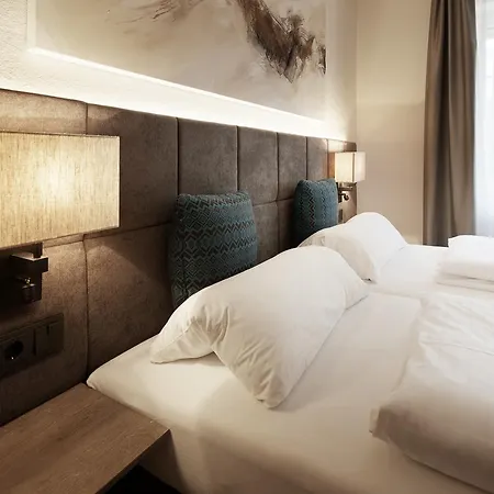 Schuedlbauer's Hotel-restaurant-bar 4* 因河畔布劳瑙