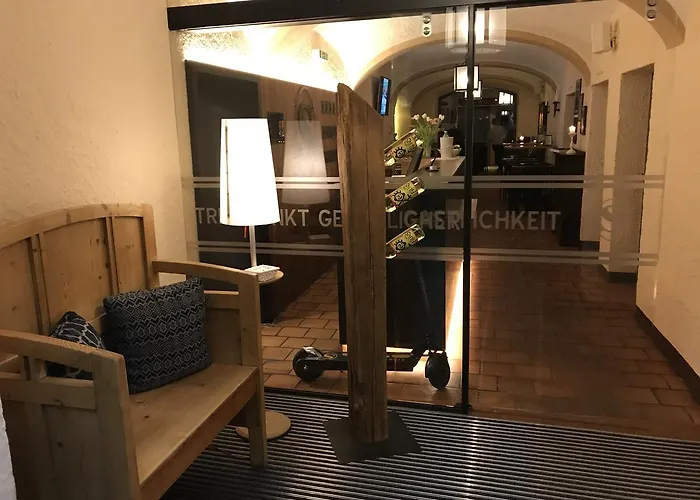 Schuedlbauer's Hotel-restaurant-bar מלון 4*